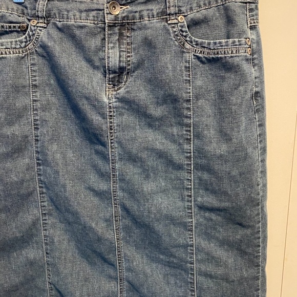 Contrast Women’s Jean Skirt Size 13 - Picture 5 of 5